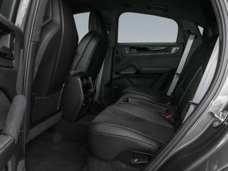 Porsche Cayenne TURBO E-HYBRID/GT PAKET/CERAMIC/CARBON/BOSE/360/  , снимка 16 - Автомобили и джипове - 51908226