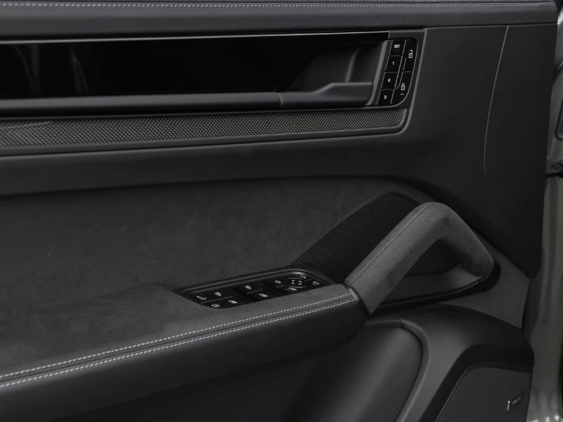 Porsche Cayenne TURBO E-HYBRID/GT PAKET/CERAMIC/CARBON/BOSE/360/  , снимка 9 - Автомобили и джипове - 51908226