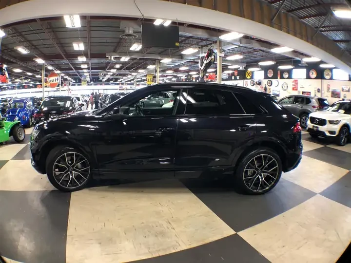 Audi Q8 55TFSI* S* LINE* MATRIX* ОБДУХВАНЕ* ДИСТРОНИК* 360, снимка 4 - Автомобили и джипове - 54445188