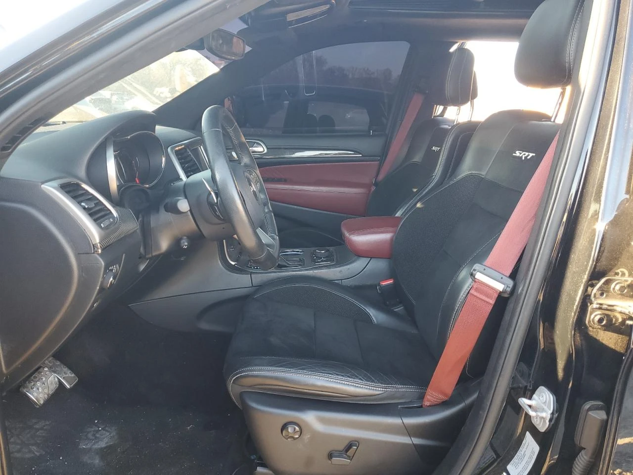Jeep Grand cherokee SRT 6.4* PANO* ПОДГРЕВ* ОБДУХВ* LANEASSIST - изображение 7