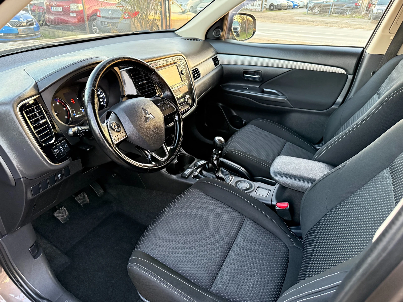 Mitsubishi Outlander 2.2D КАМЕРА 6+ 1 2016 г.Сервизна история 183000 км - изображение 7