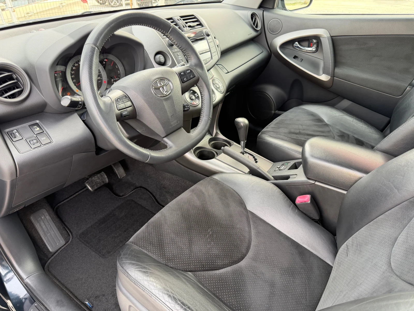 Toyota Rav4 138000км, Италия, автомат, кожа, 150к.с - изображение 6