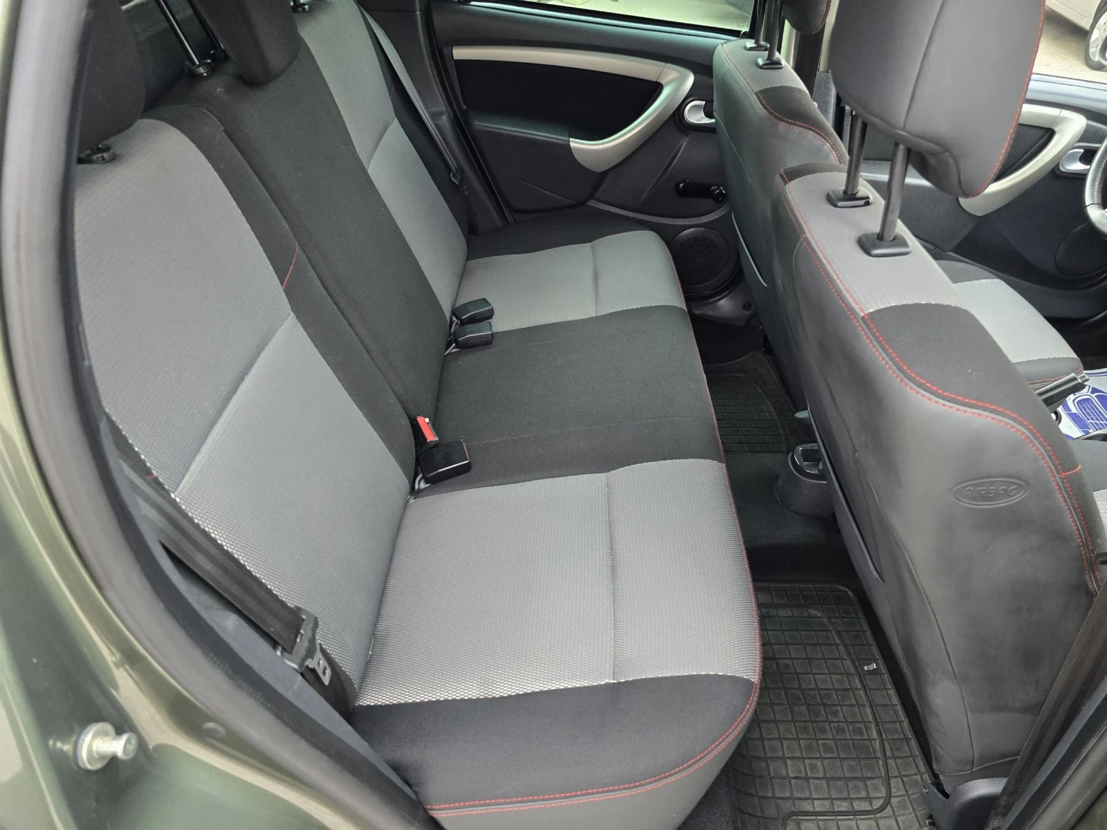 Dacia Duster 1.5DCI 4X4, снимка 8 - Автомобили и джипове - 53988303