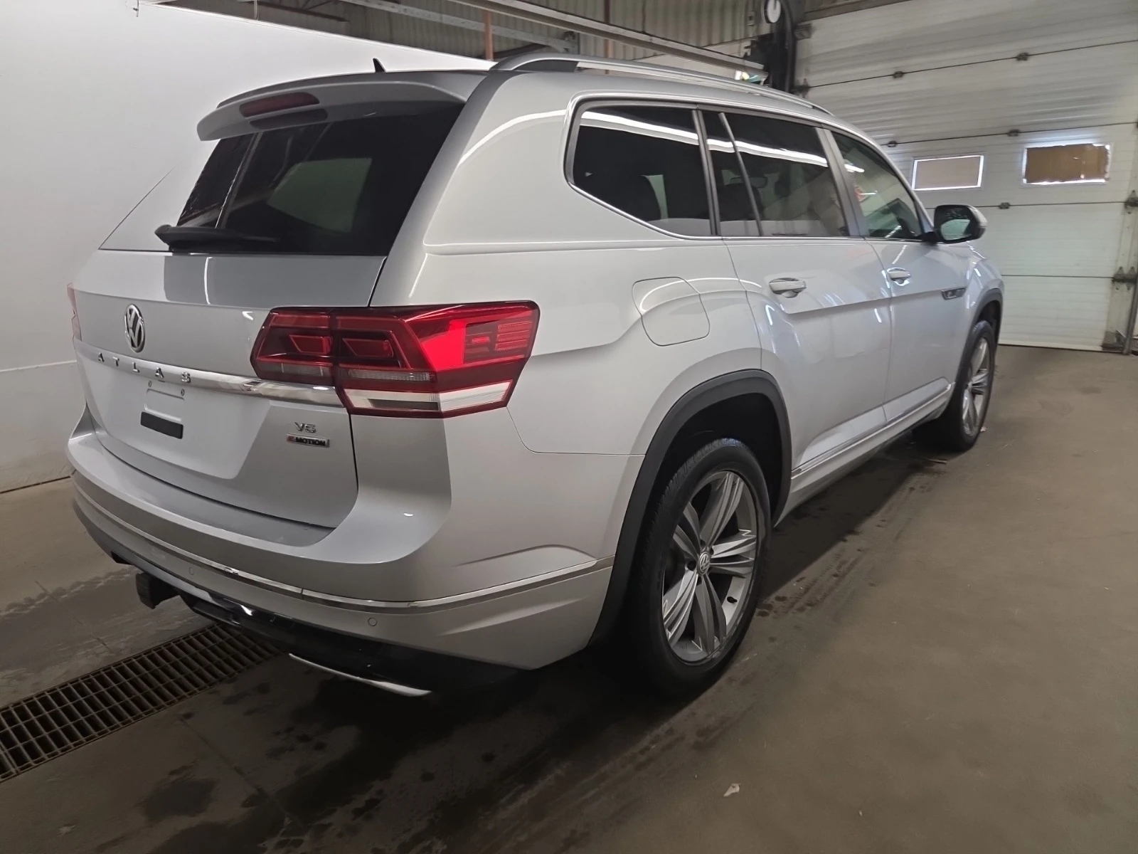 VW Atlas HIGHLINE R-LINE V6 * * ОБДУХВАНЕ * * 7 МЕСТЕН * * , снимка 3 - Автомобили и джипове - 55132198