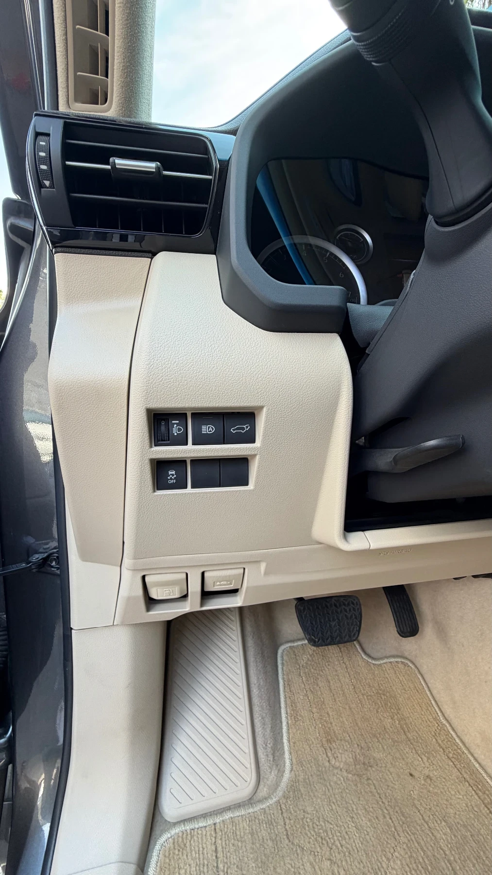 Toyota Land cruiser 300, снимка 7 - Автомобили и джипове - 55938294