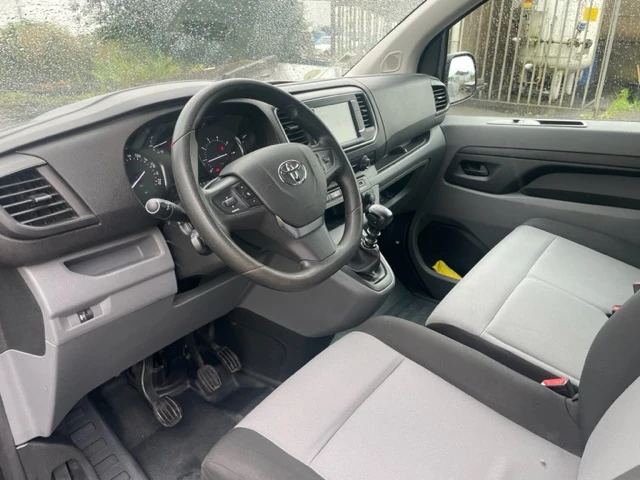 Toyota Proace, снимка 8 - Бусове и автобуси - 48348837