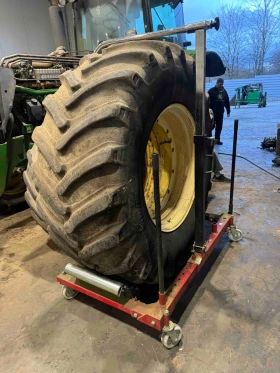 Трактор Claas Хидравлична количкa за монтаж на джанти, снимка 9