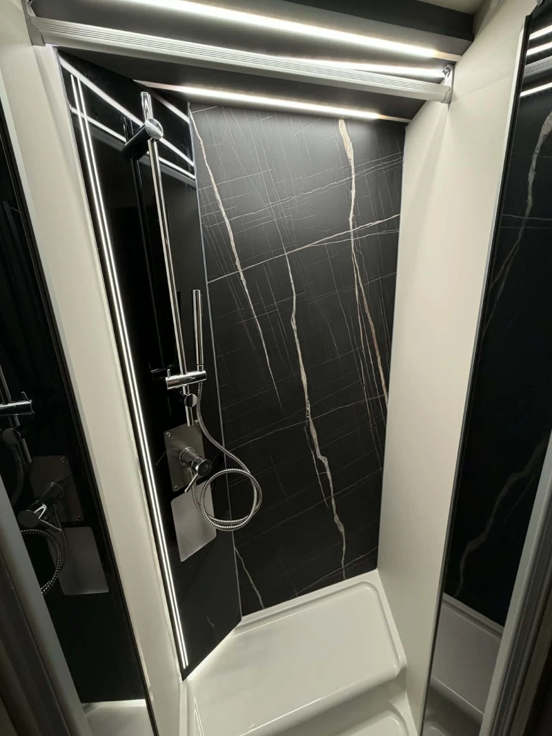 Кемпер McLouis 870 AT8 165к.с. 2026 Високо оборудване!, снимка 7 - Каравани и кемпери - 53293565