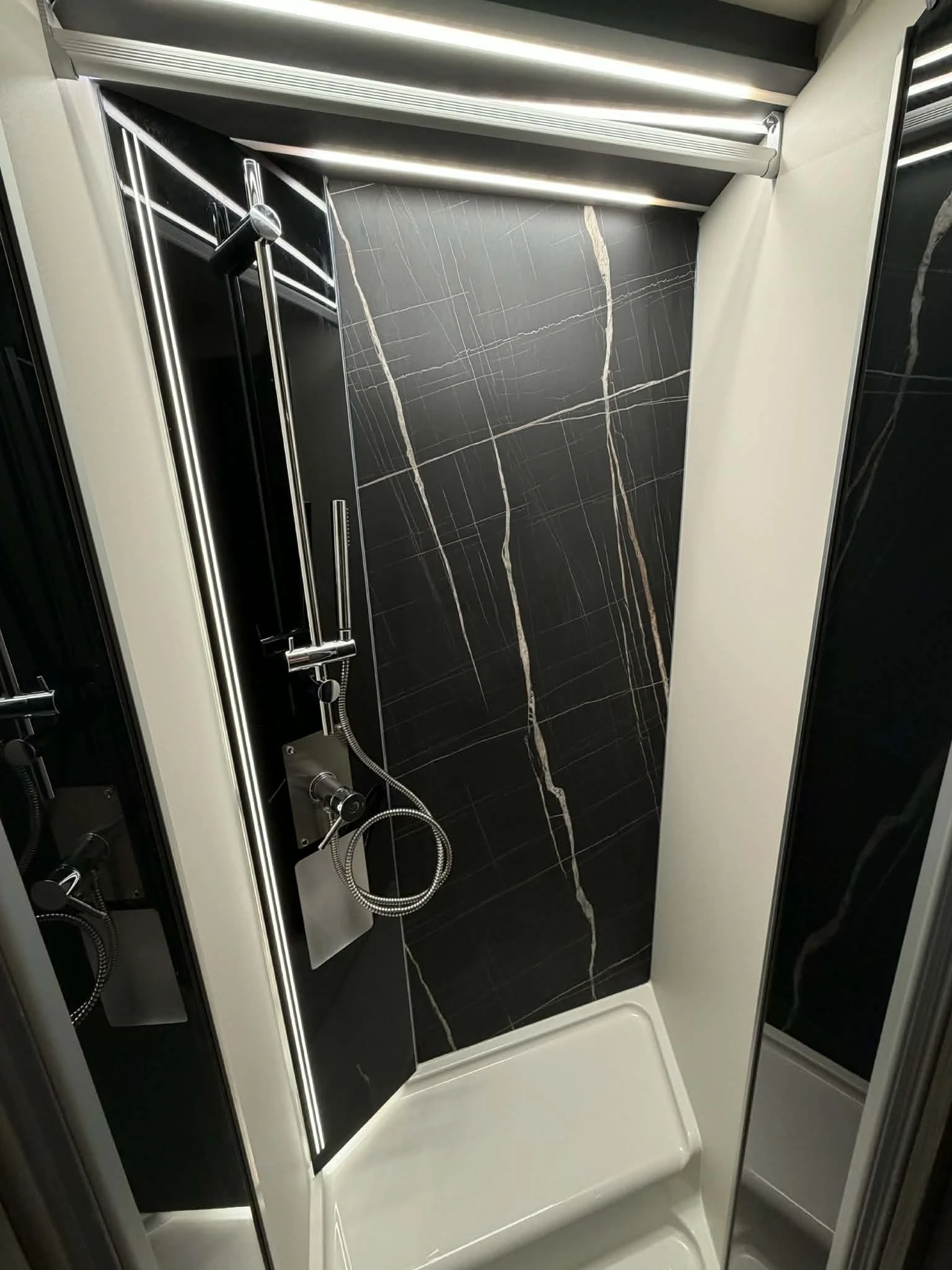 Кемпер McLouis 870 AT8 165к.с. 2026 Високо оборудване! - изображение 7