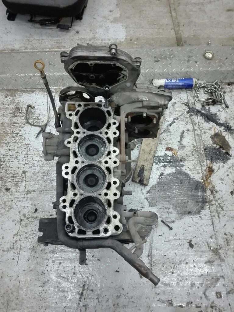 Блок оборудван за нисан 2.2дизел 