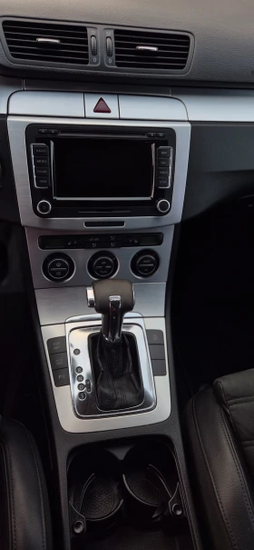 VW Passat 2.0TDI* DSG* HIGHLINE* NAVI, снимка 8