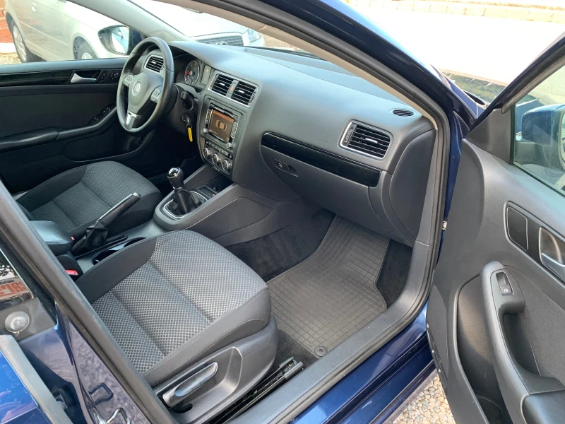 VW Jetta 1.6TDI, снимка 12 - Автомобили и джипове - 47390199