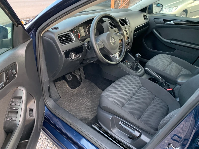 VW Jetta 1.6TDI, снимка 8 - Автомобили и джипове - 47390199