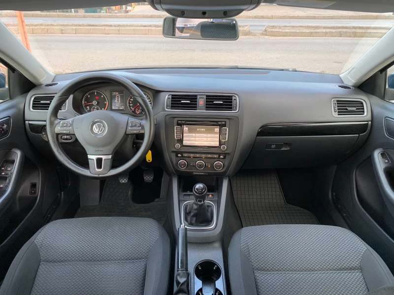 VW Jetta 1.6TDI, снимка 7 - Автомобили и джипове - 47390199