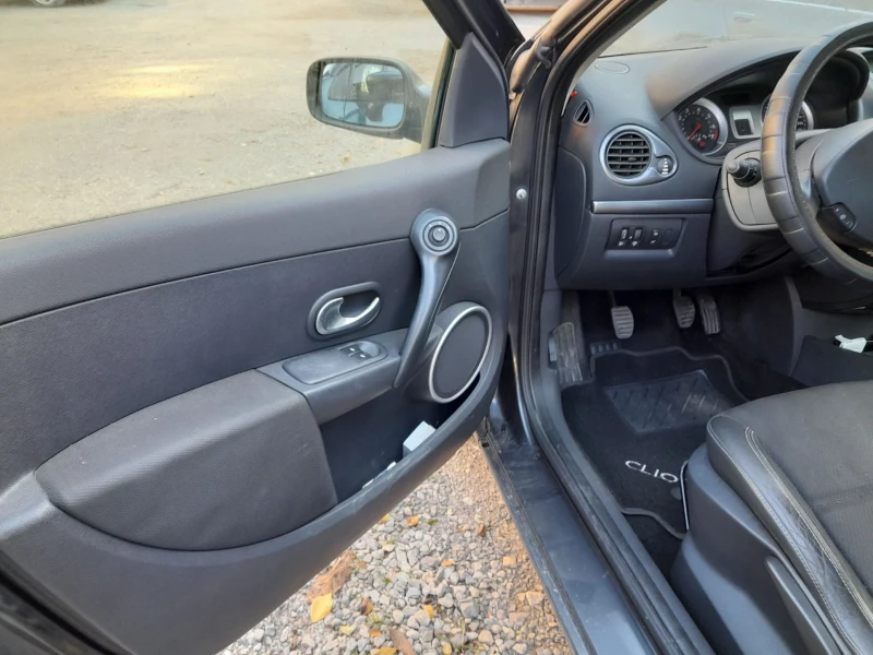 Renault Clio, снимка 7 - Автомобили и джипове - 49362767