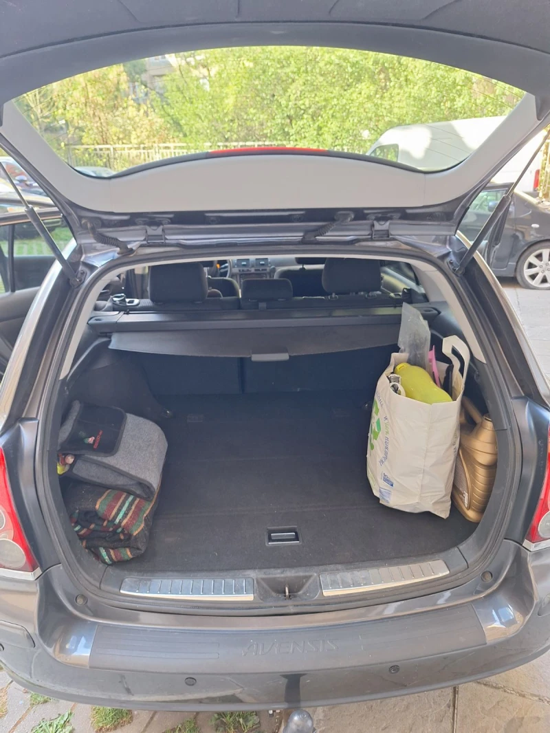 Toyota Avensis 2.2 D-САТ, снимка 9 - Автомобили и джипове - 52667317