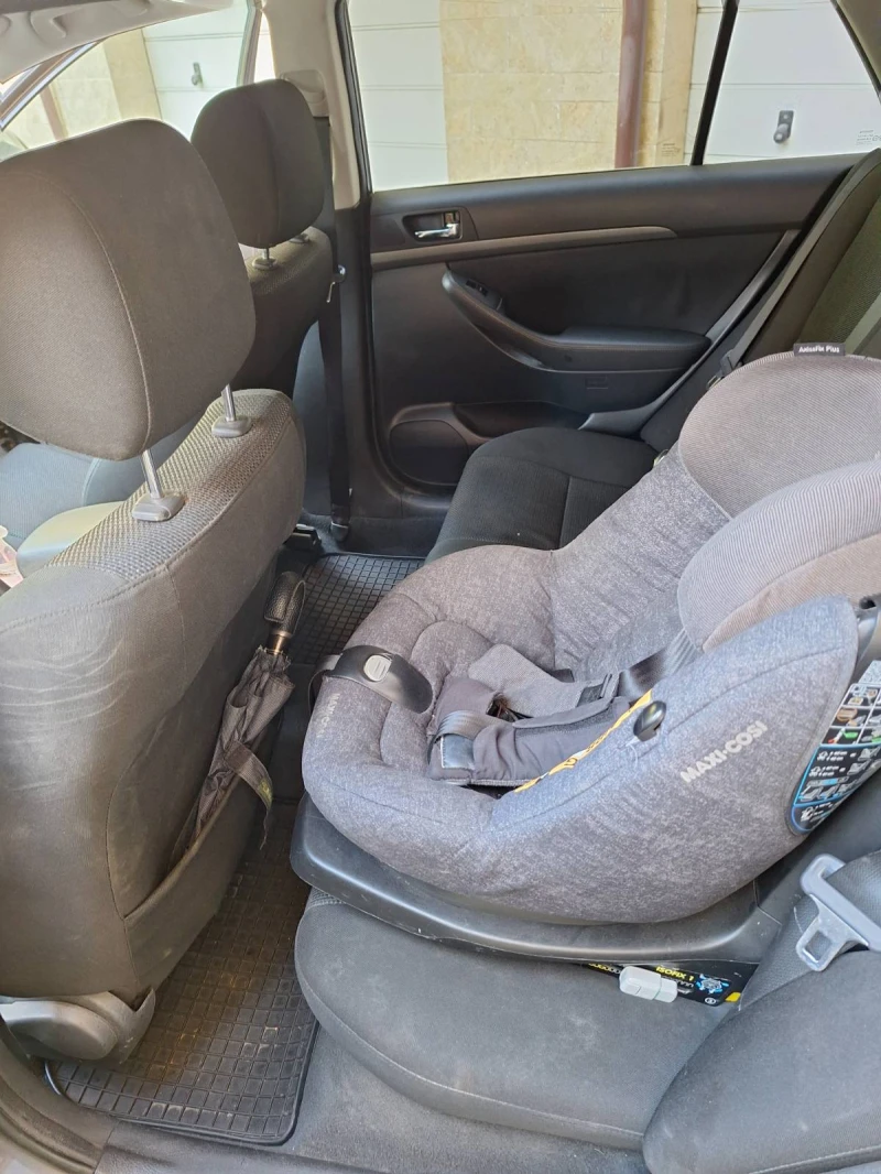 Toyota Avensis 2.2 D-САТ, снимка 14 - Автомобили и джипове - 52667317