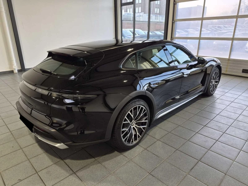Porsche Taycan CROSS TURISMO 4* PANO* DISTR* BOSE* , снимка 3 - Автомобили и джипове - 53232566