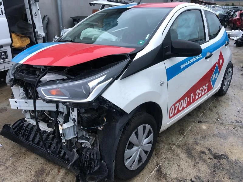 Toyota Aygo 1.0i, снимка 8 - Автомобили и джипове - 34477254