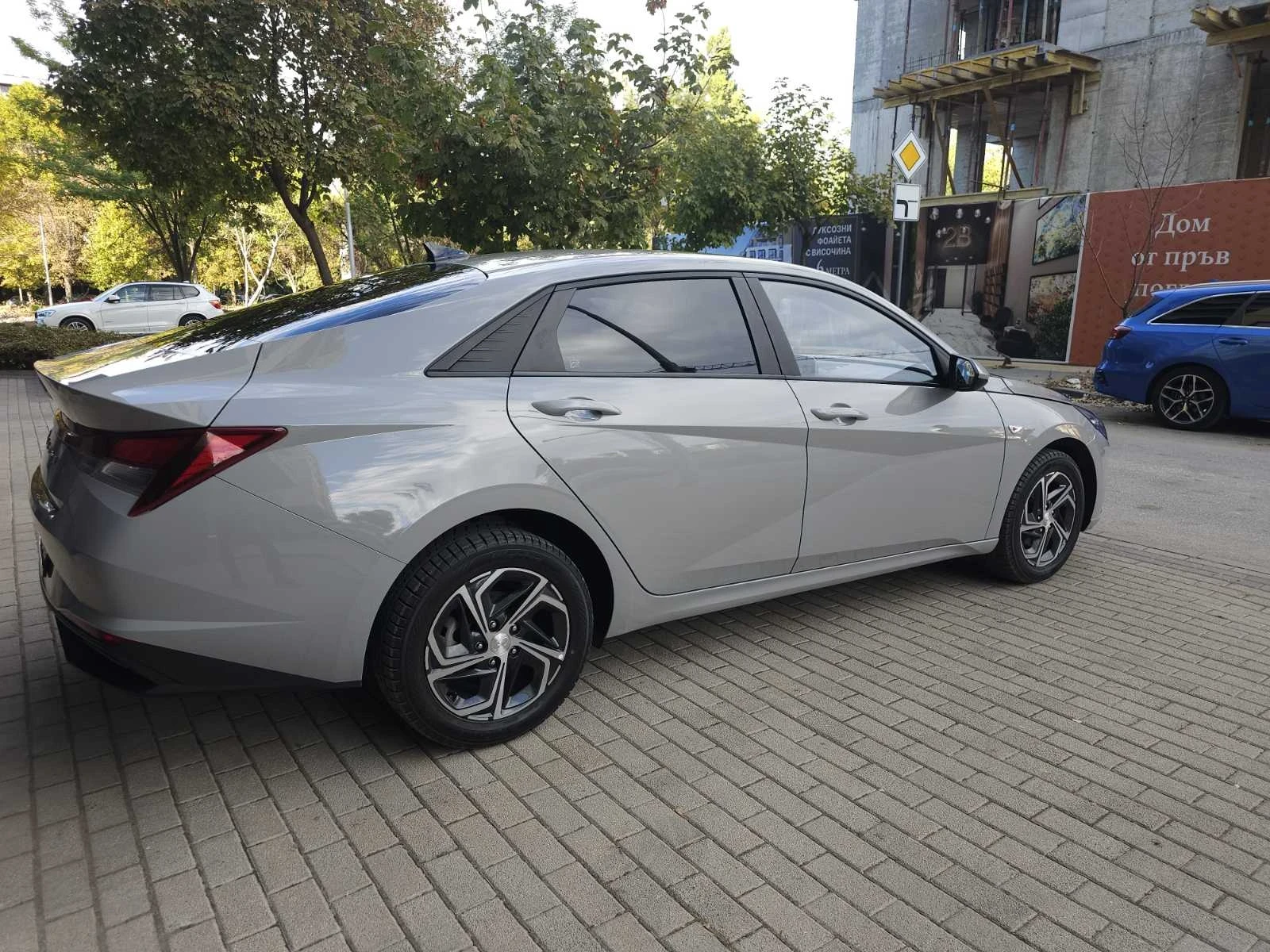 Hyundai Elantra 1.6 - изображение 3