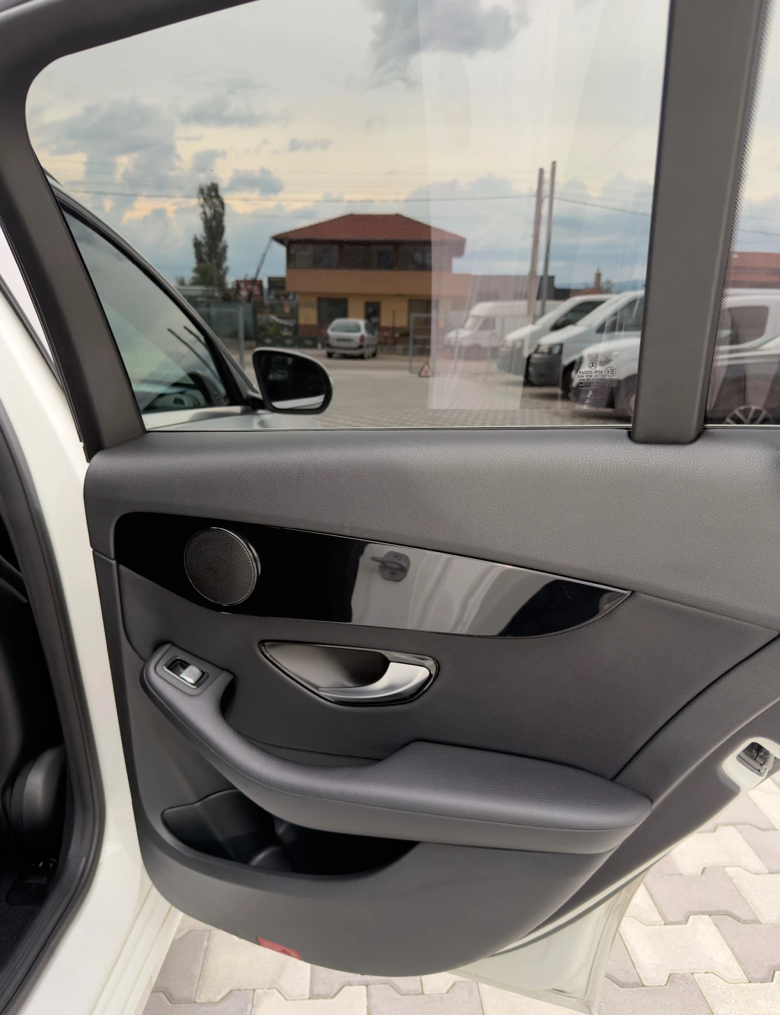 Mercedes-Benz C 220 2.2 CDI, снимка 11 - Автомобили и джипове - 54942867
