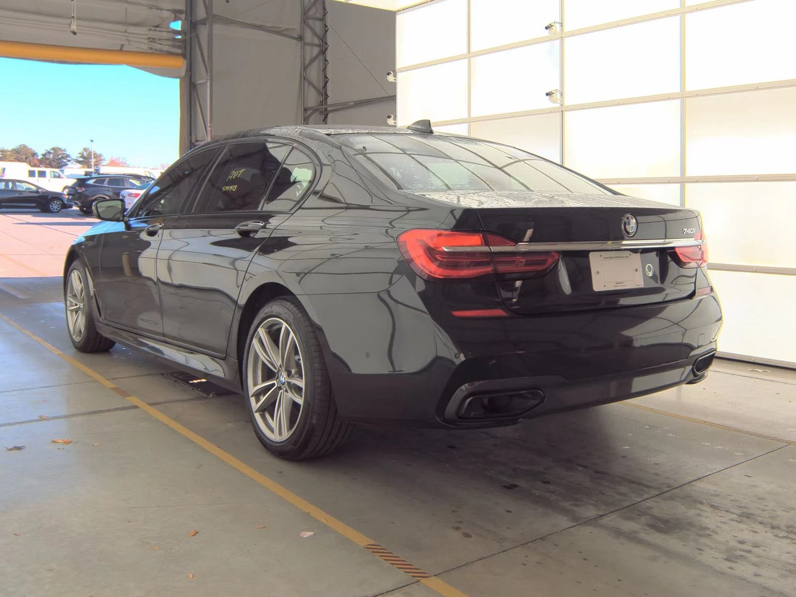 BMW 740 M SPORT* Shadowline* Head-Up* Обдухване* Масаж*  - изображение 6