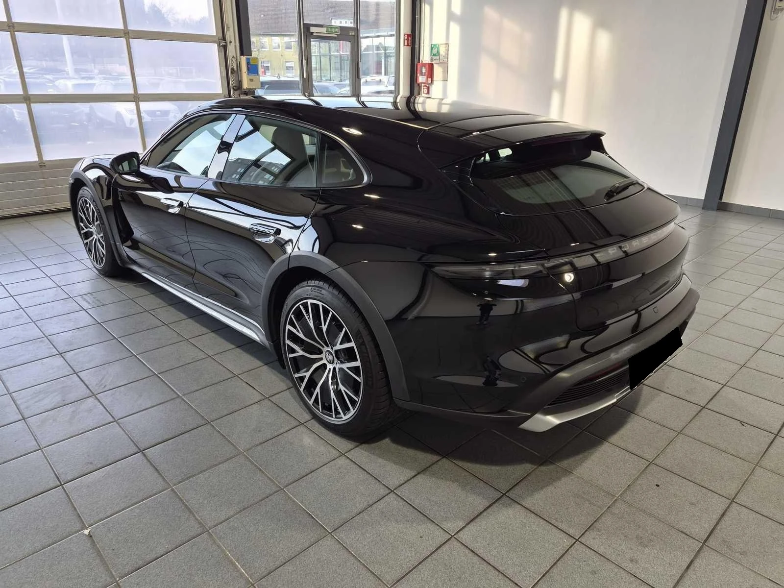 Porsche Taycan CROSS TURISMO 4* PANO* DISTR* BOSE*  - изображение 4