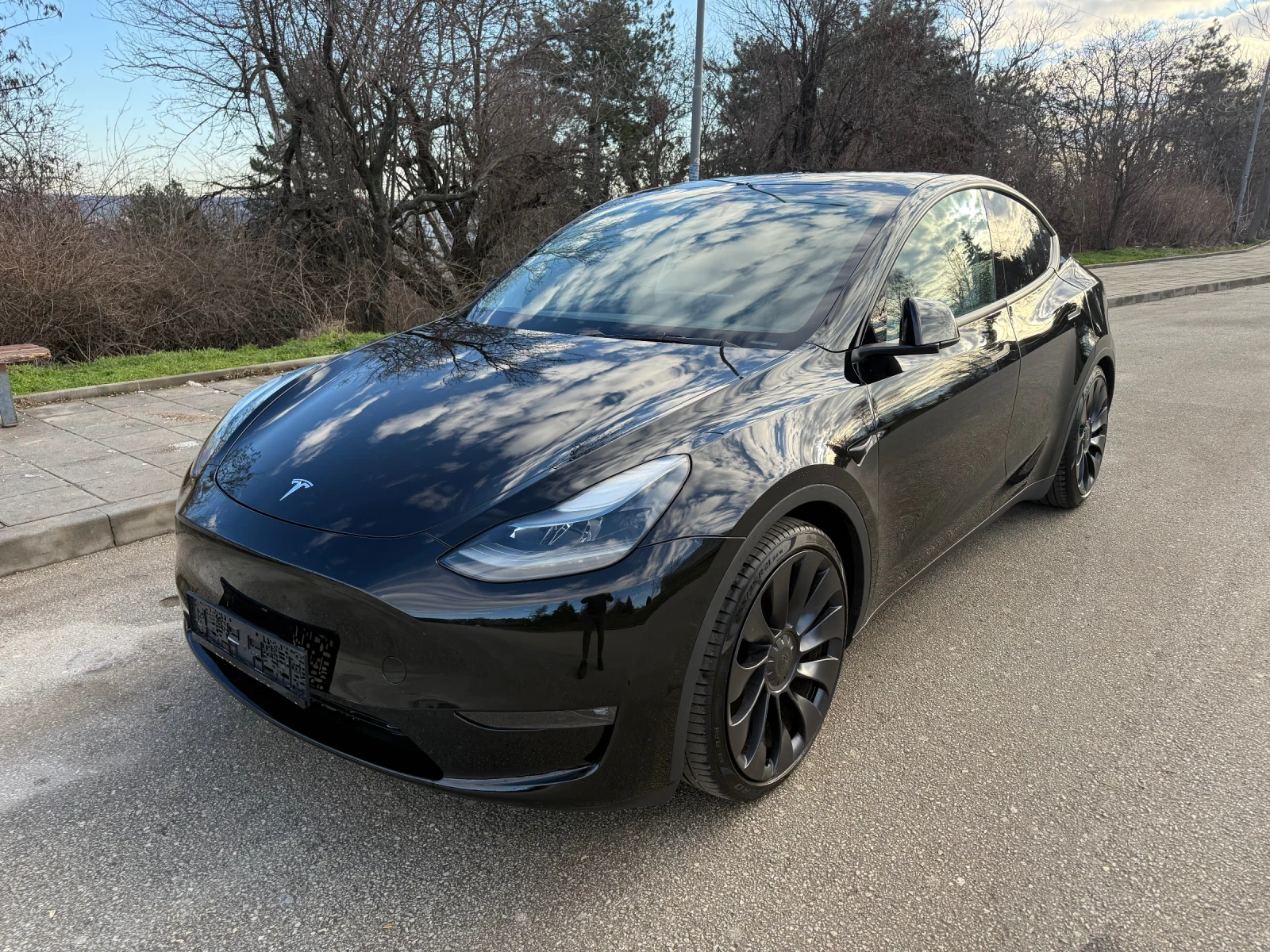 Tesla Model Y Performance �������� | Mobile.bg � ����������� 1