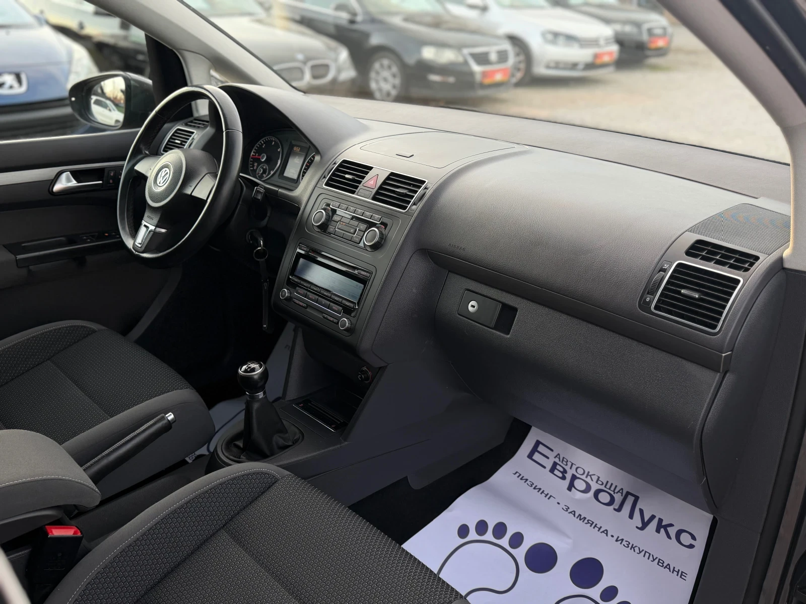 VW Touran 2.0TDI 140кс 6с 7- МЕСТА КЛИМАТРОНИК, снимка 15 - Автомобили и джипове - 53814567