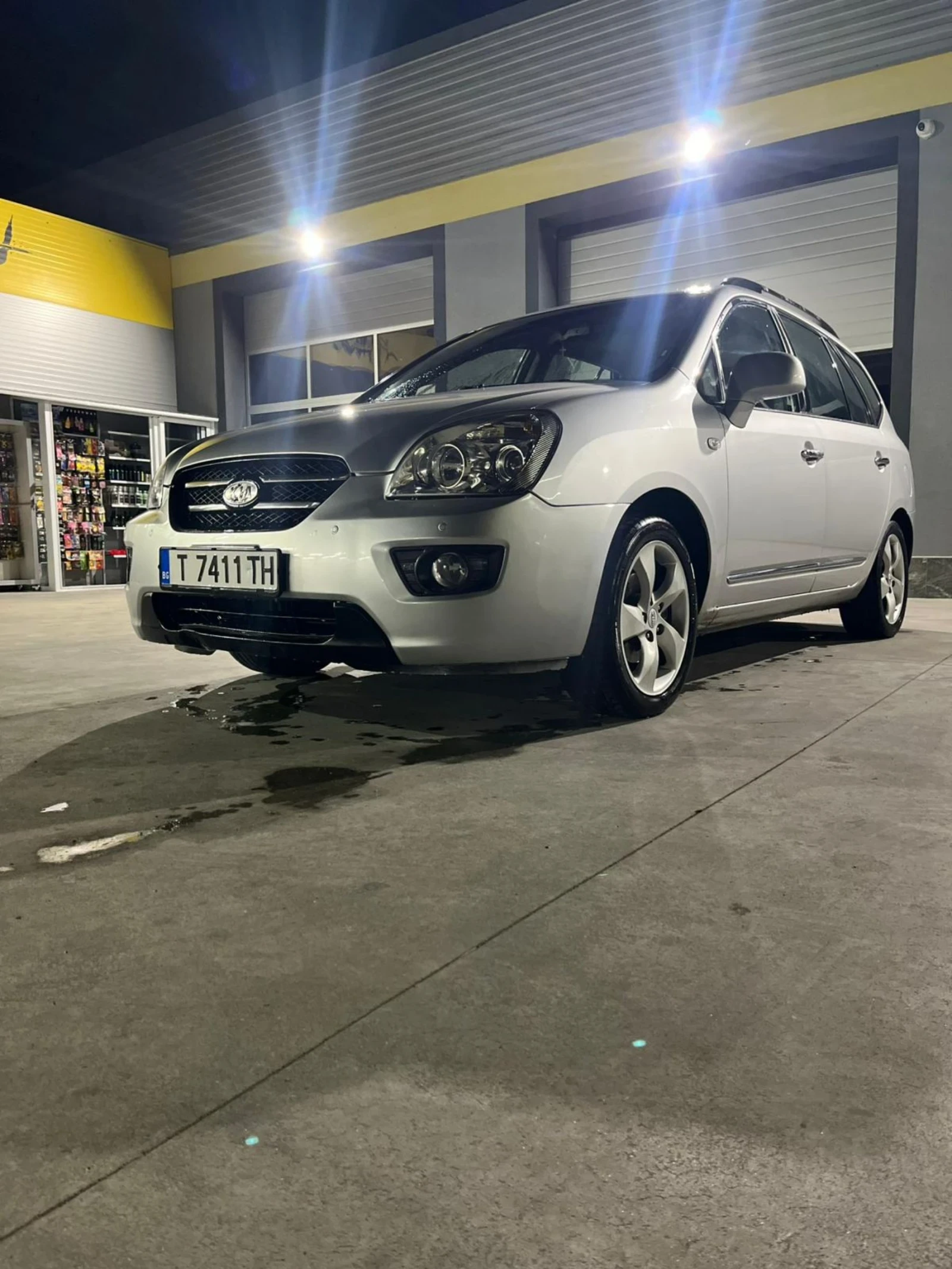 Kia Carens, снимка 2 - Автомобили и джипове - 53896250