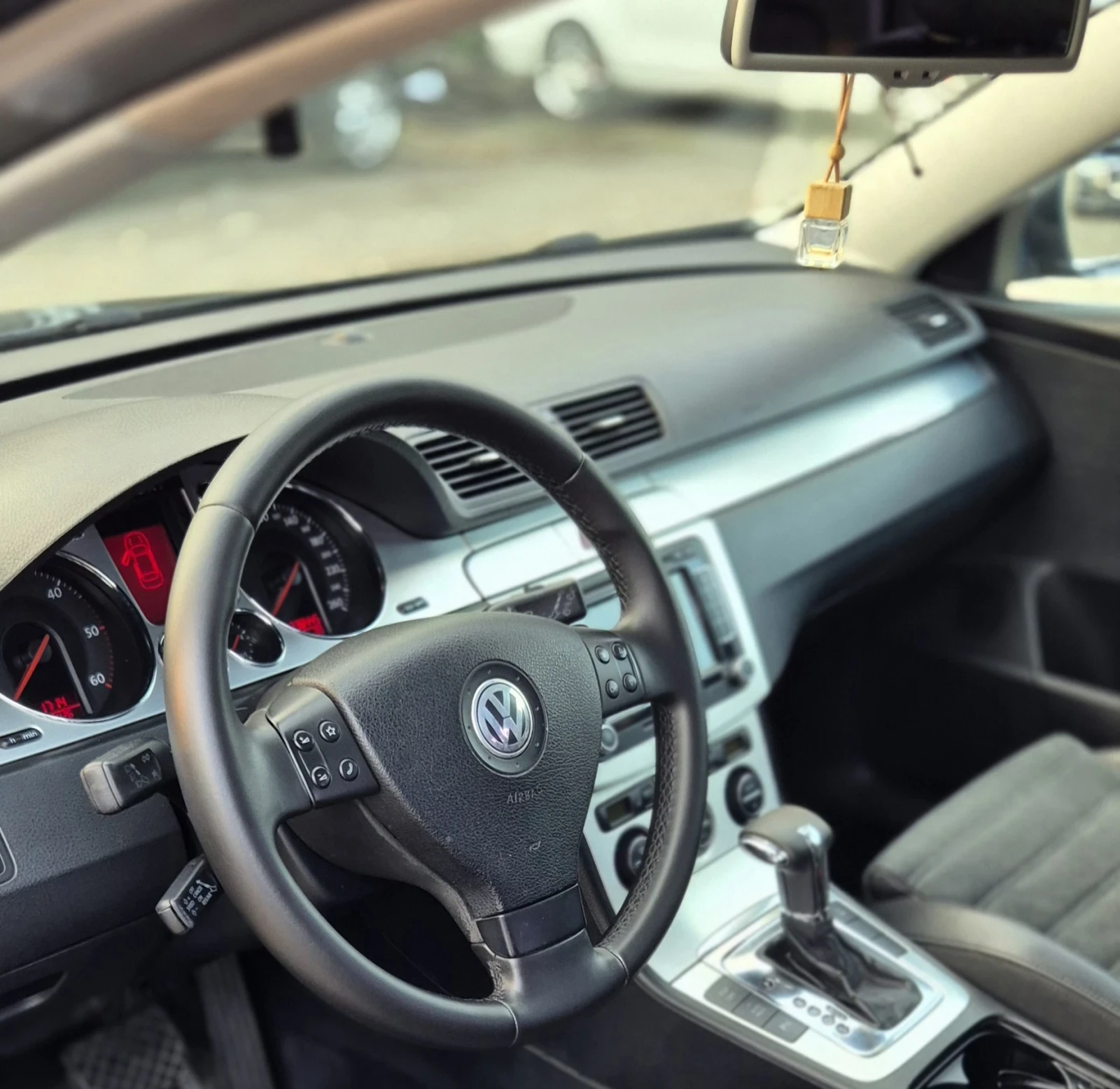 VW Passat 2.0TDI* DSG* HIGHLINE* NAVI, снимка 7 - Автомобили и джипове - 54230353