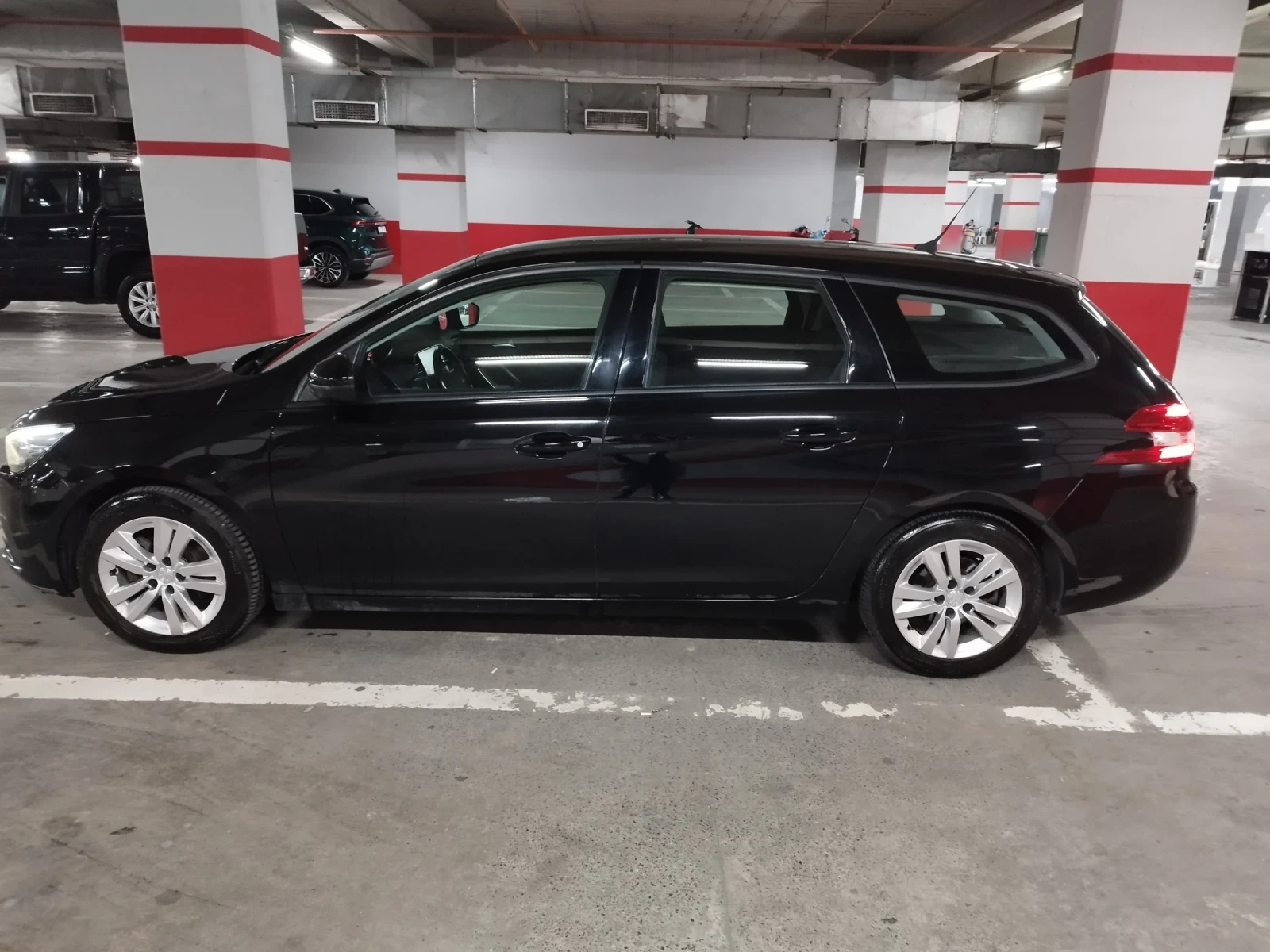 Peugeot 308 SW 1.5 ЕАТ8.Верига 8мм. , снимка 2 - Автомобили и джипове - 54542330