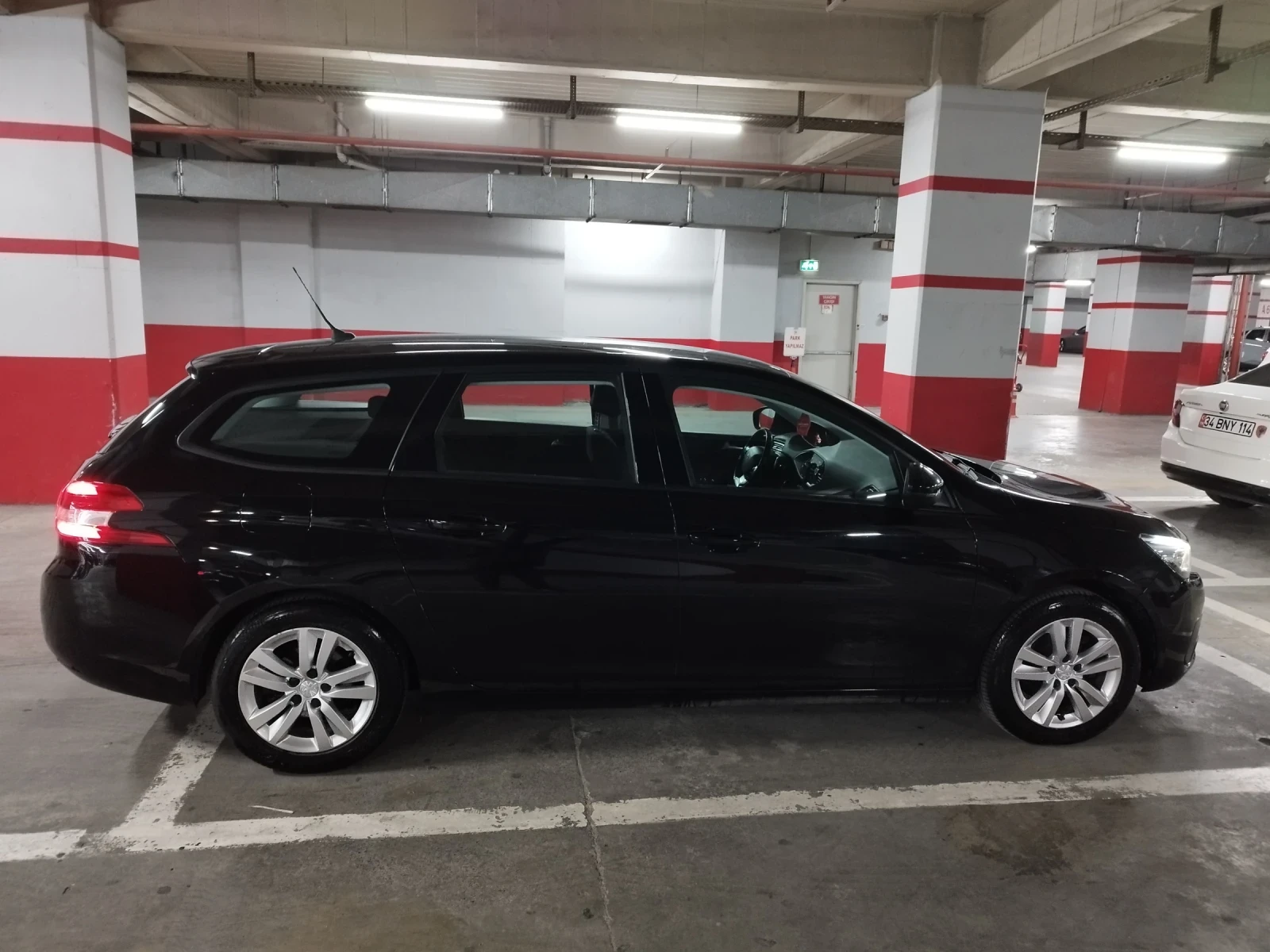 Peugeot 308 SW 1.5 ЕАТ8.Верига 8мм. , снимка 6 - Автомобили и джипове - 54542330