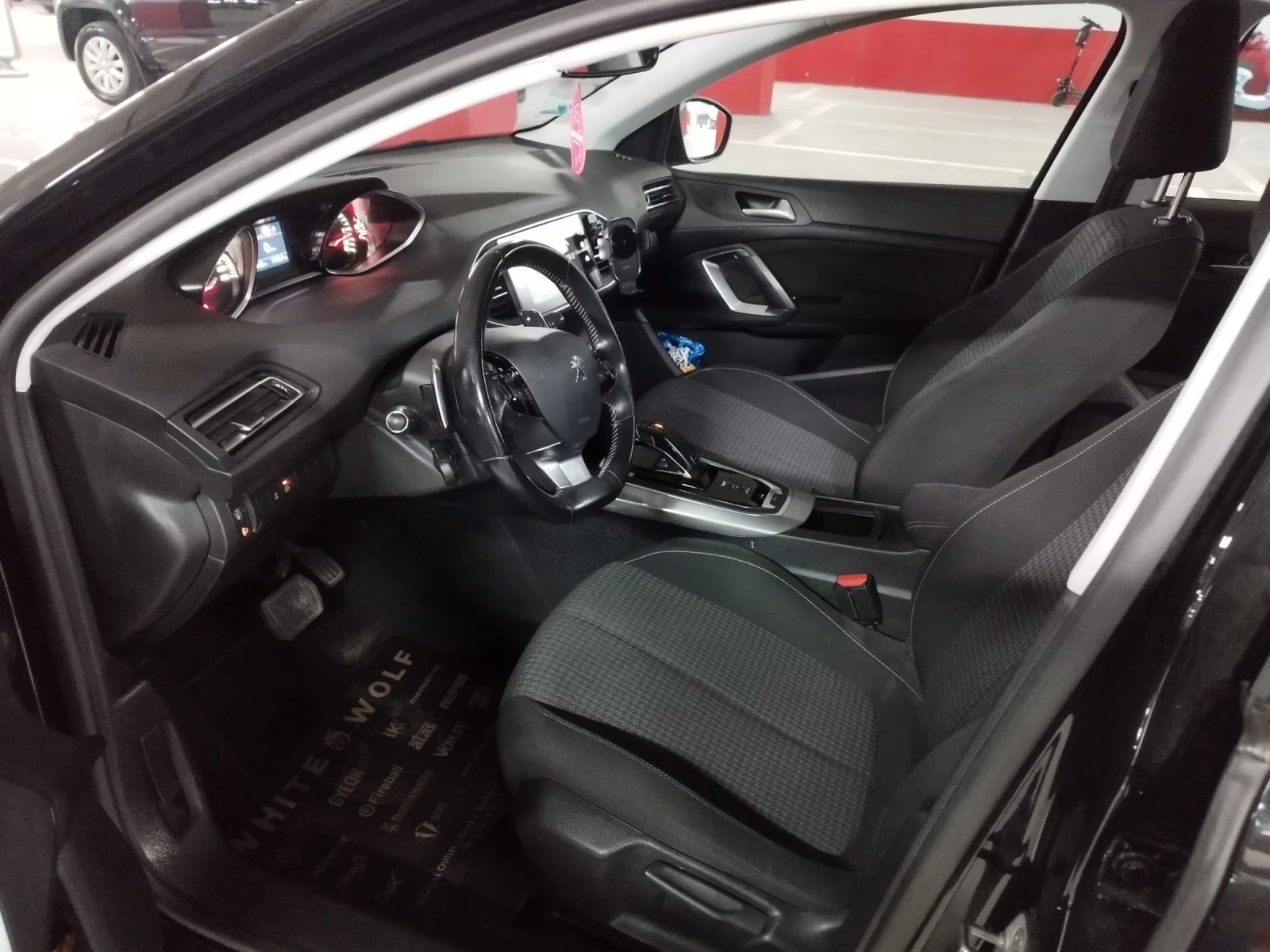 Peugeot 308 SW 1.5 ЕАТ8.Верига 8мм. , снимка 4 - Автомобили и джипове - 54542330