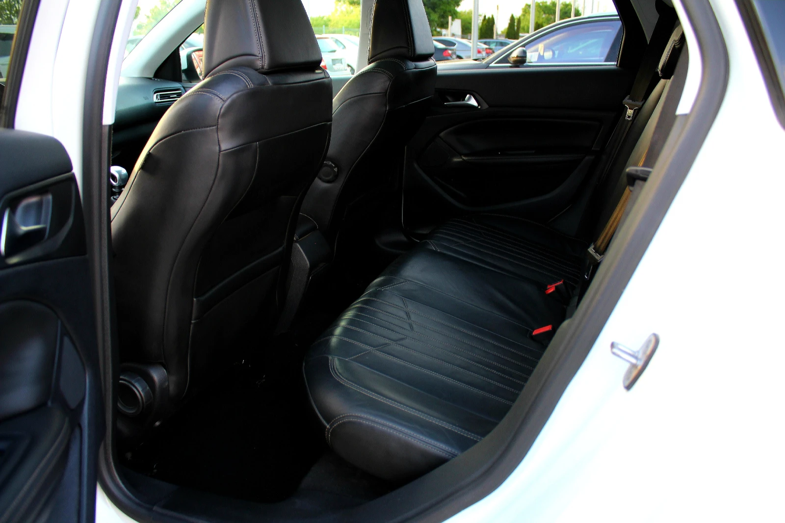 Peugeot 308 ALLURE 1.6 Blue-HDI/СОБСТВЕН ЛИЗИНГ, снимка 14 - Автомобили и джипове - 54512454