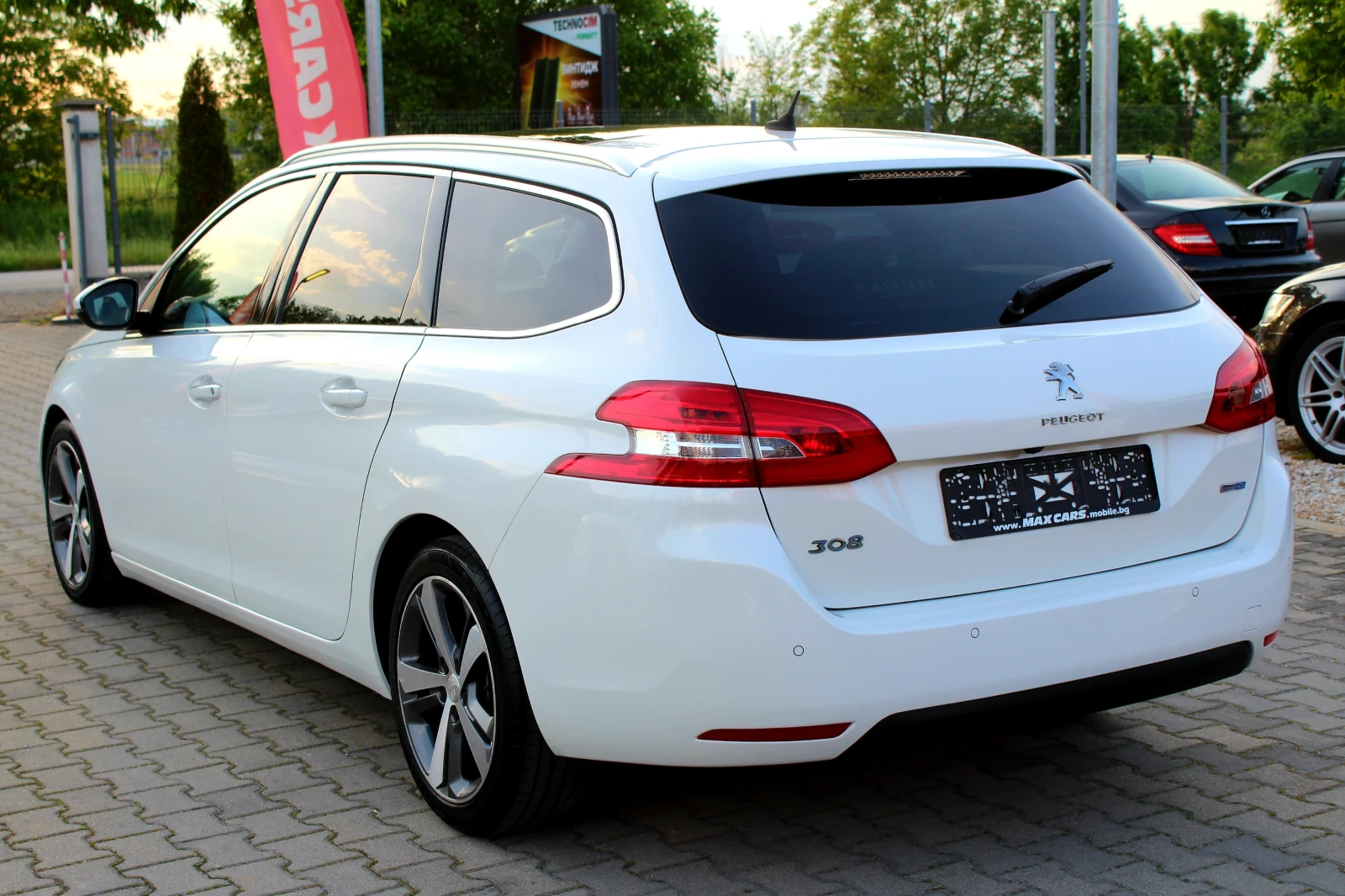 Peugeot 308 ALLURE 1.6 Blue-HDI/СОБСТВЕН ЛИЗИНГ, снимка 4 - Автомобили и джипове - 54512454