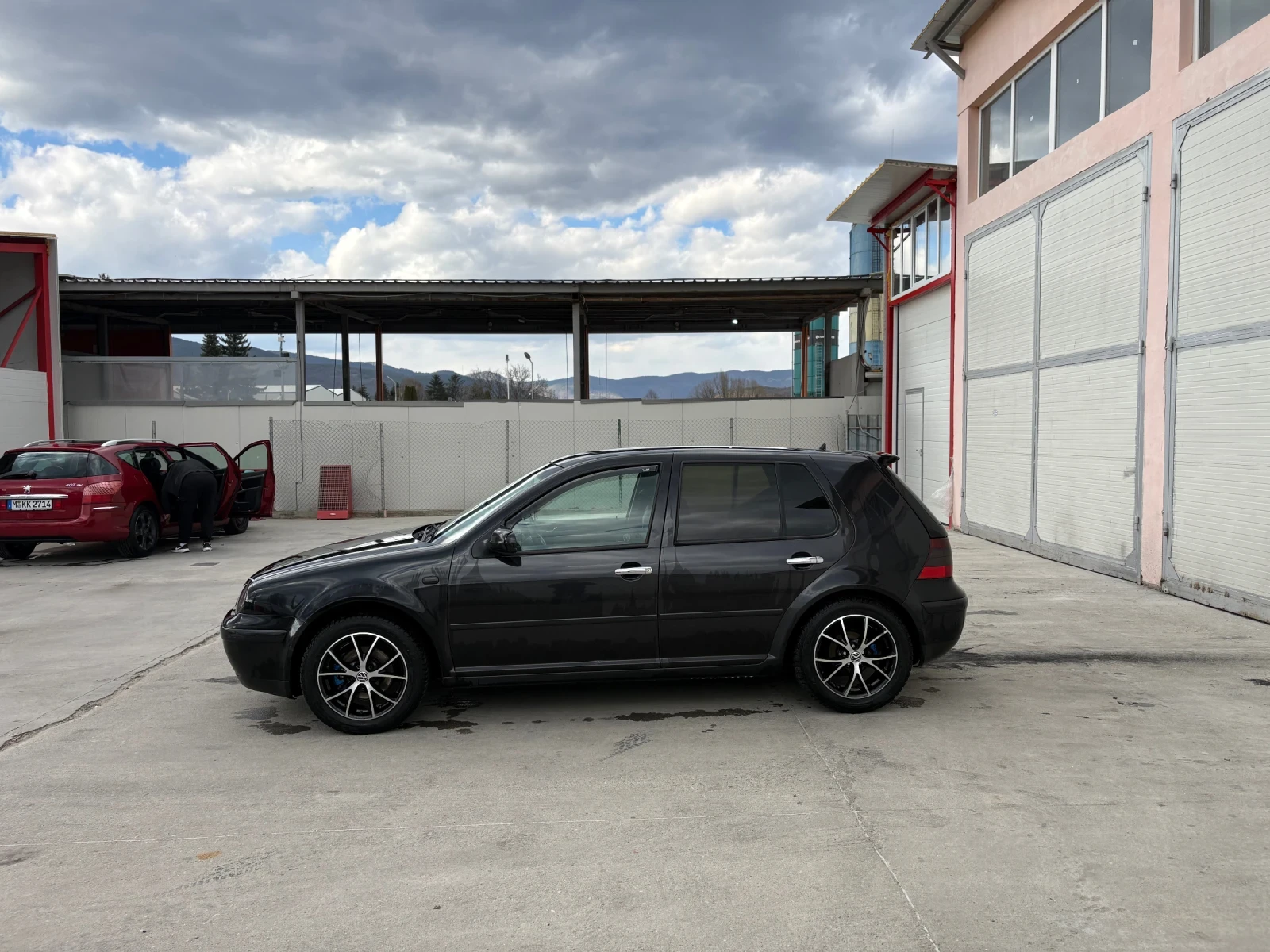 VW Golf Продавам Volkaswagen Golf 4, 2000 година, с надежд, снимка 3 - Автомобили и джипове - 55510003