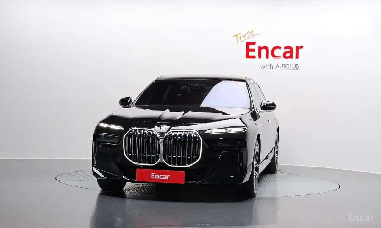BMW 740 * xDrive M Sport * МАСАЖИ * ДВА КЛЮЧА * ТЕЛЕВИЗОР, снимка 3 - Автомобили и джипове - 55563426