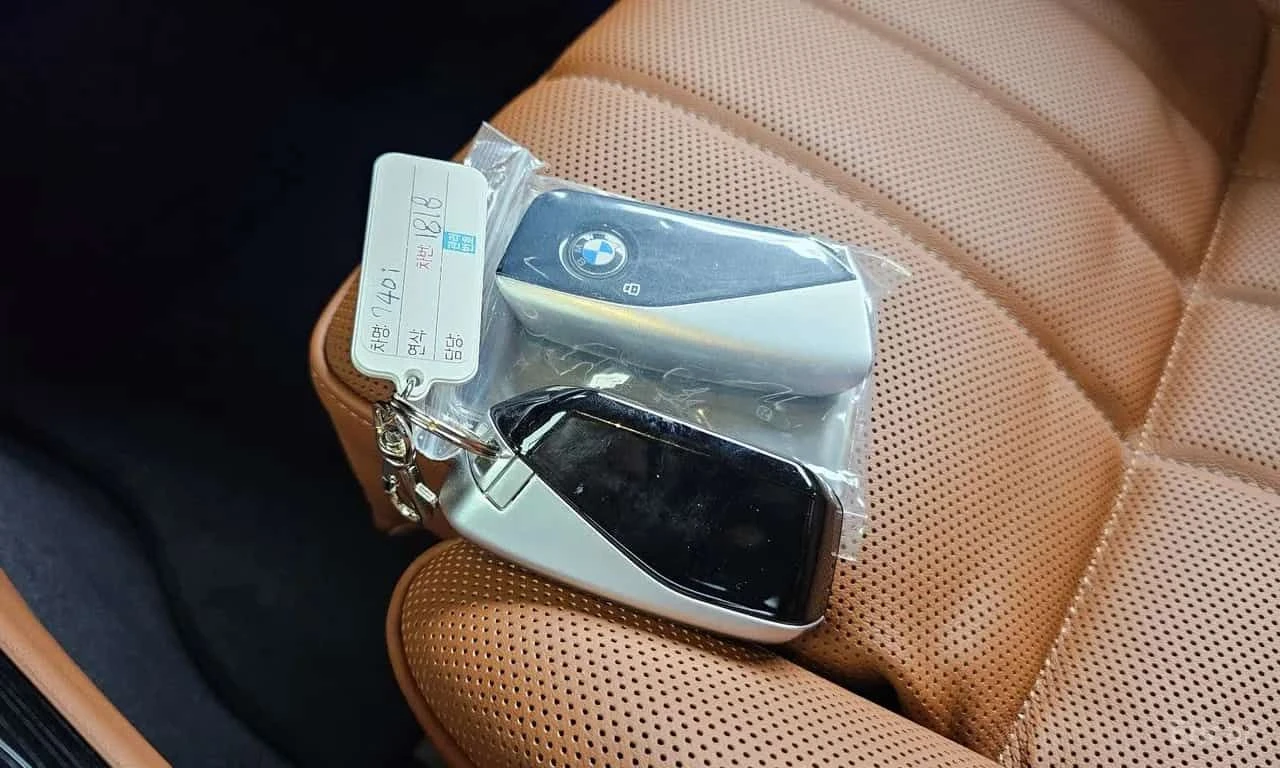 BMW 740 * xDrive M Sport * МАСАЖИ * ДВА КЛЮЧА * ТЕЛЕВИЗОР, снимка 16 - Автомобили и джипове - 55563426