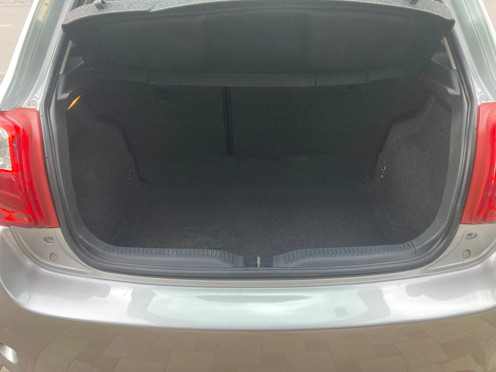 Toyota Auris 2.0 D4D Facelift, снимка 15 - Автомобили и джипове - 55930968