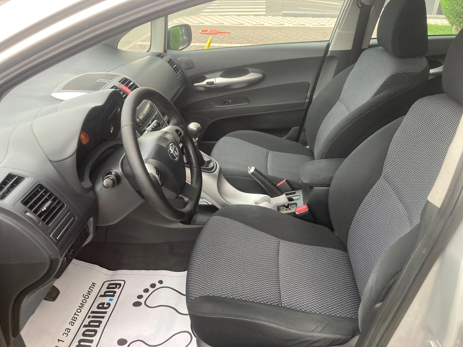 Toyota Auris 2.0 D4D Facelift, снимка 9 - Автомобили и джипове - 55930968