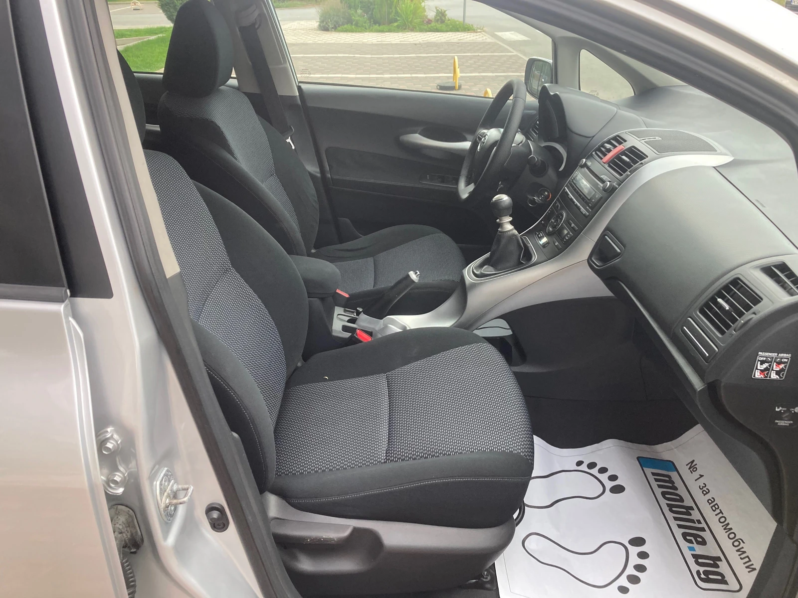 Toyota Auris 2.0 D4D Facelift, снимка 12 - Автомобили и джипове - 55930968