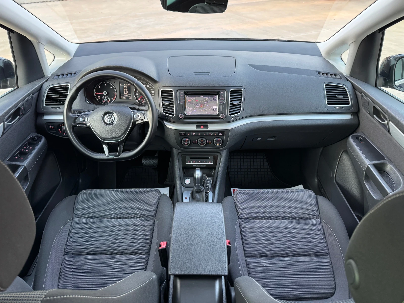 VW Sharan * FACE* 2.0* DSG-6* FULL* TOP* 2017* , снимка 11 - Автомобили и джипове - 56120440