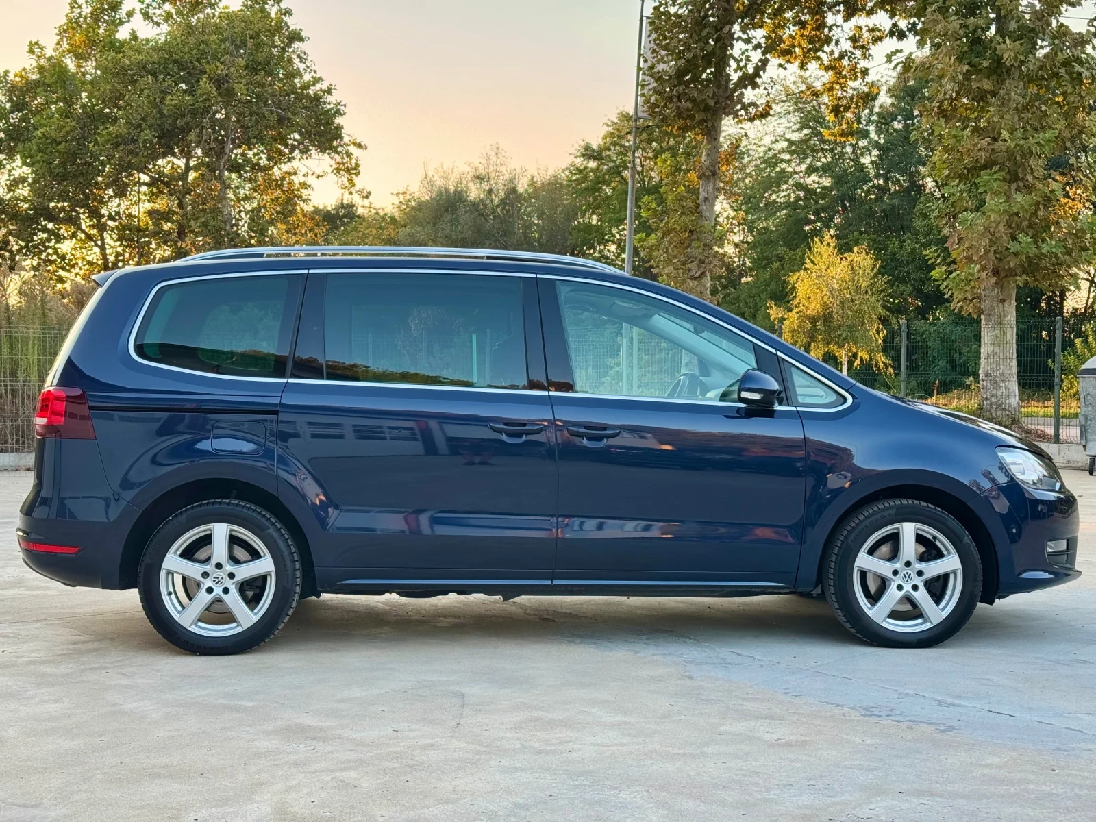 VW Sharan * FACE* 2.0* DSG-6* FULL* TOP* 2017* , снимка 4 - Автомобили и джипове - 56120440