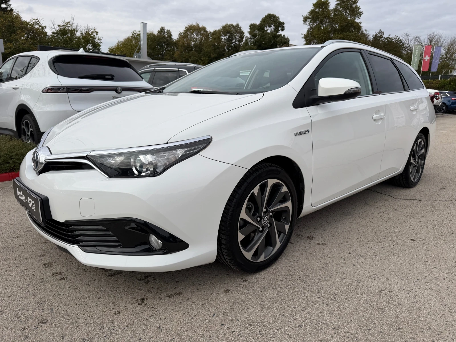 Toyota Auris 1.8h 136к.с FACE 2016г. 