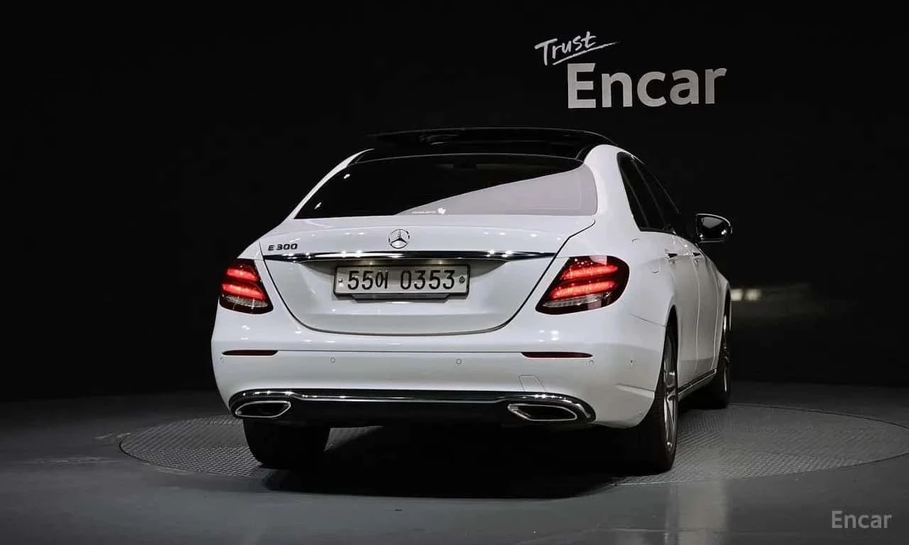 Mercedes-Benz E 300, снимка 4 - Автомобили и джипове - 56709757