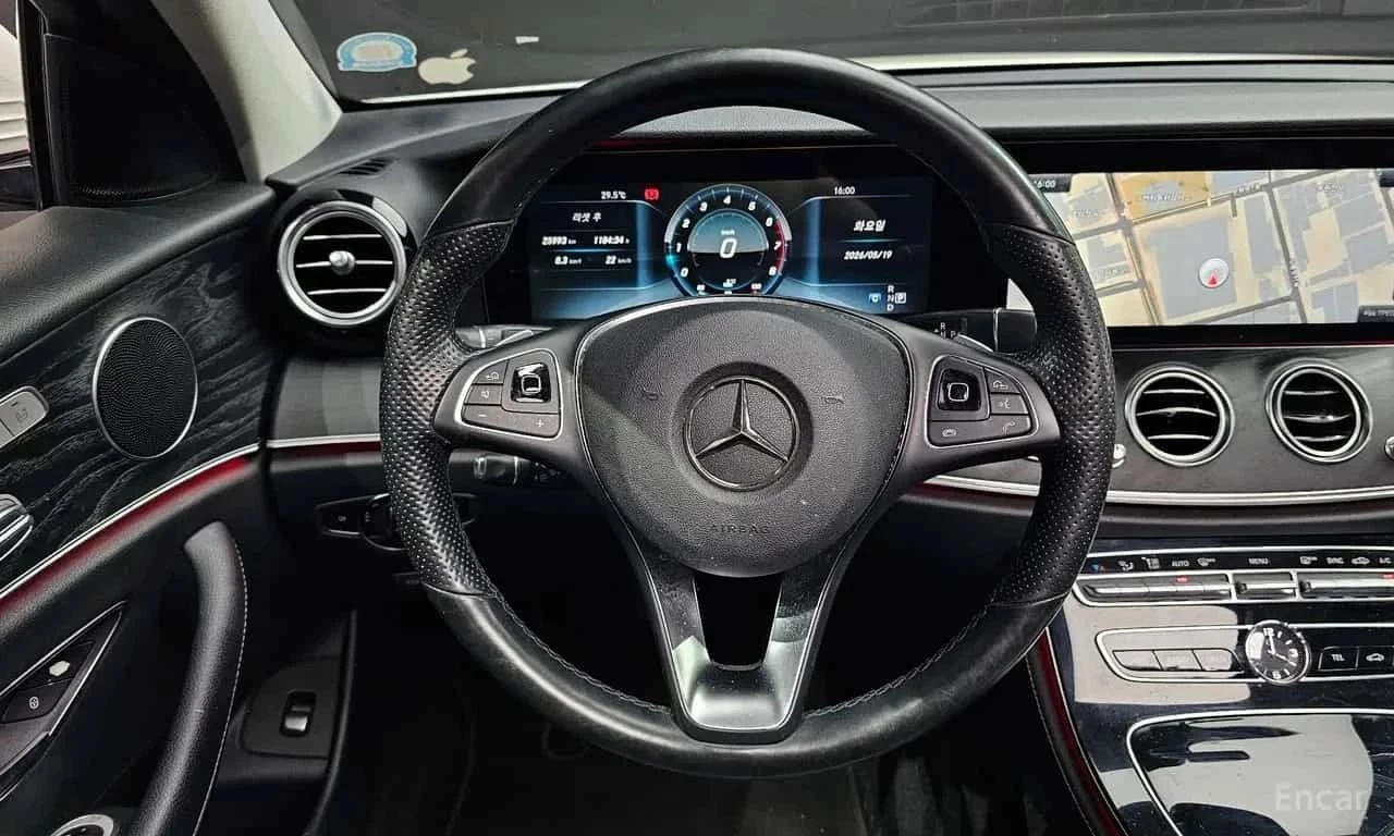 Mercedes-Benz E 300, снимка 13 - Автомобили и джипове - 56709757