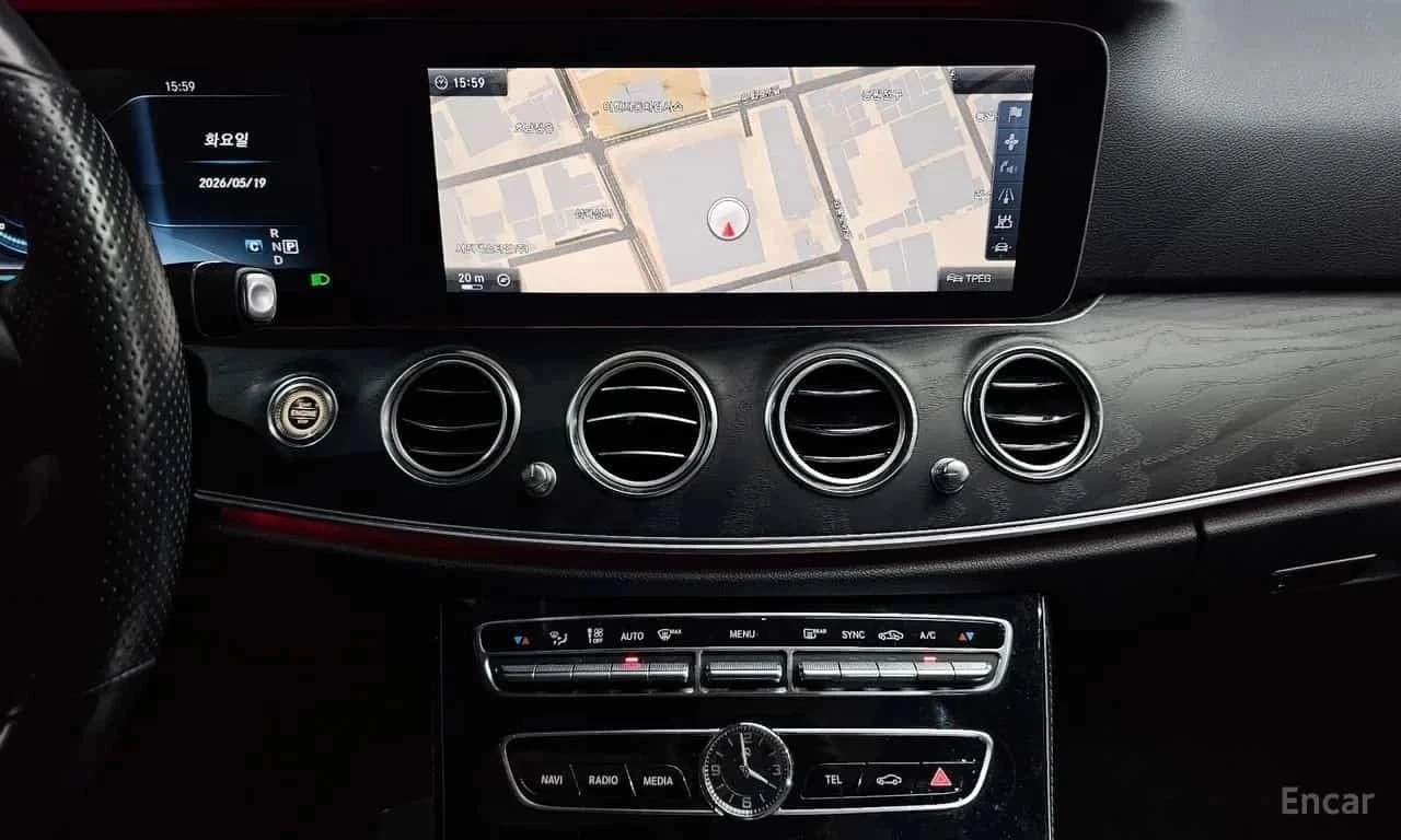 Mercedes-Benz E 300, снимка 12 - Автомобили и джипове - 56709757