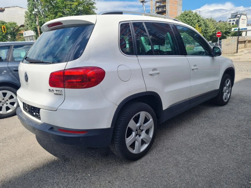 VW Tiguan 2.0 TDI 4х4, снимка 4 - Автомобили и джипове - 45949061