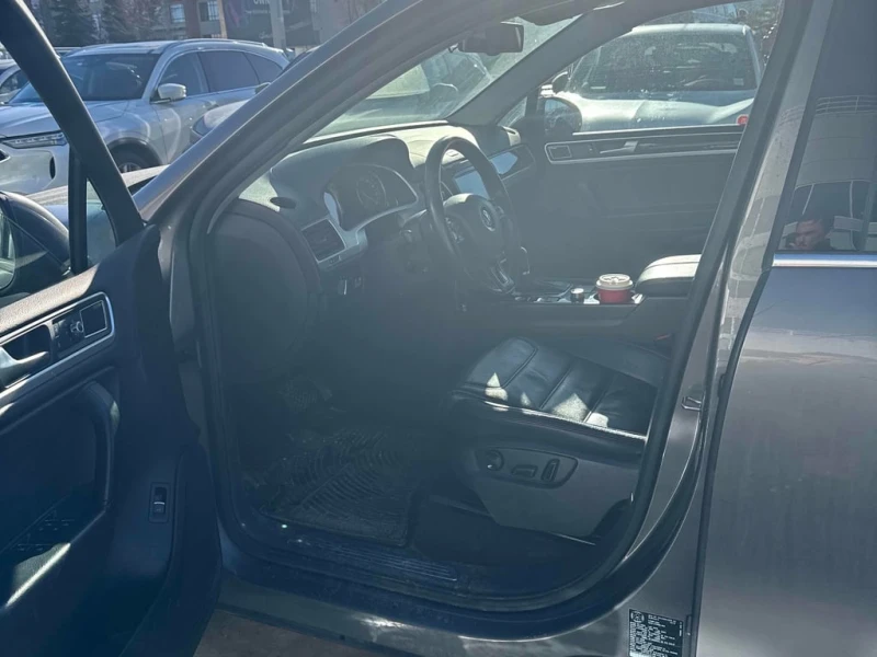 VW Touareg * 4dr TDI * CARFAX * ЦЕНА ДО БГ, снимка 8 - Автомобили и джипове - 53383391